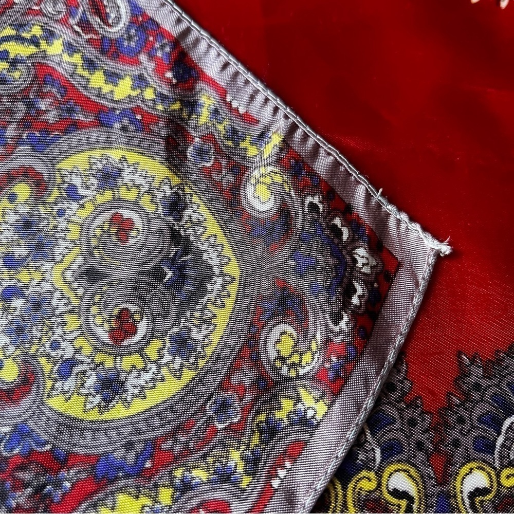 VTG 60s Queen Pearl by Yamashita Brand Acetate Silky Scarf Headscarf Paisley Red - Picture 13 of 14